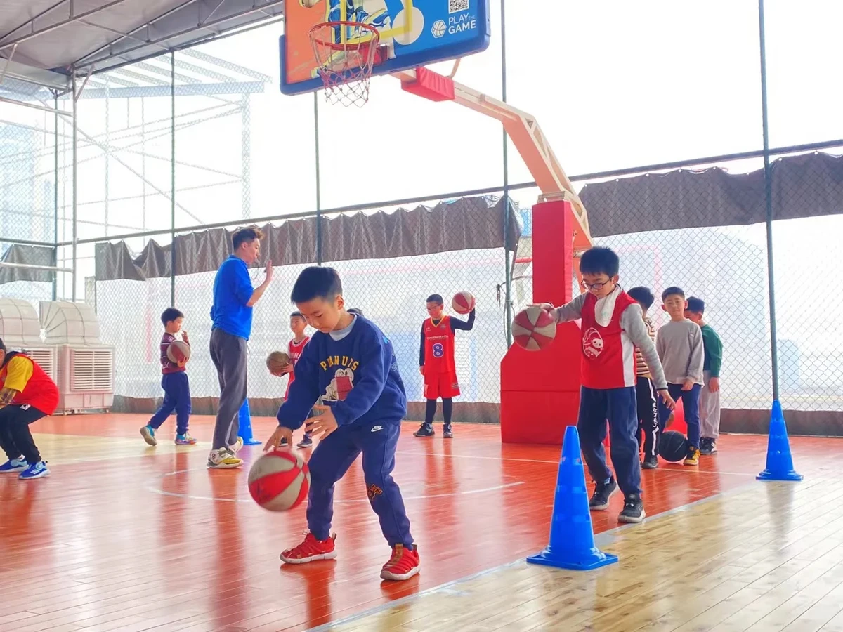 如何通过练习提升篮球罚球的速度和准确性?_0
